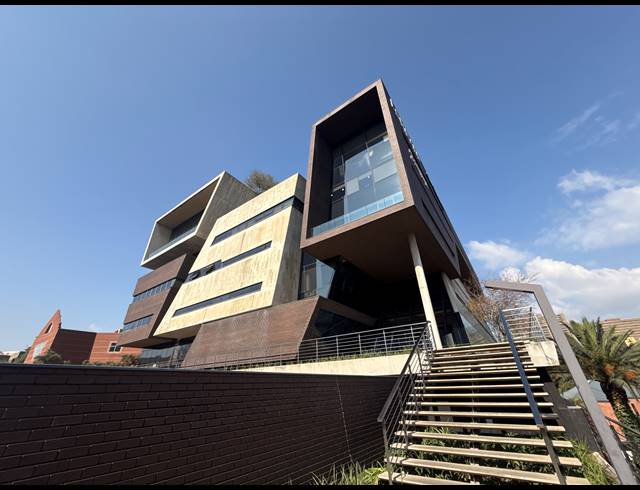945M² OFFICE TO LET IN PARKTOWN